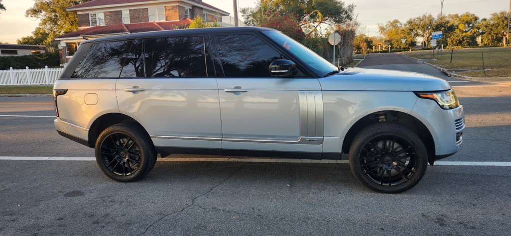 2014 Land Rover Range Rover Image 9