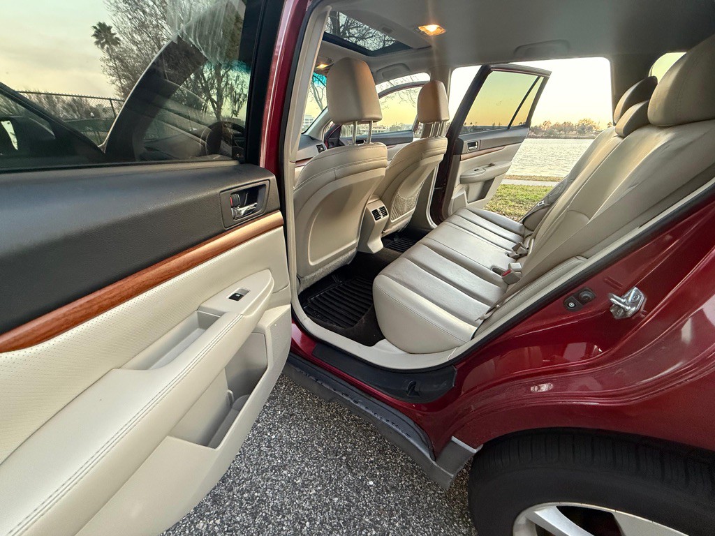 2013 Subaru Outback Image 15