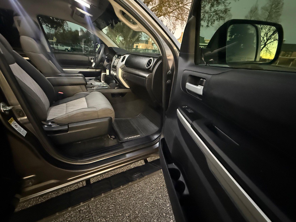 2015 Toyota Tundra Image 18