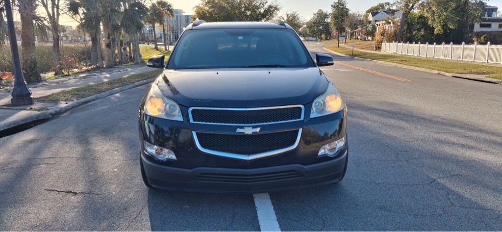 2011 Chevrolet Traverse Image 2