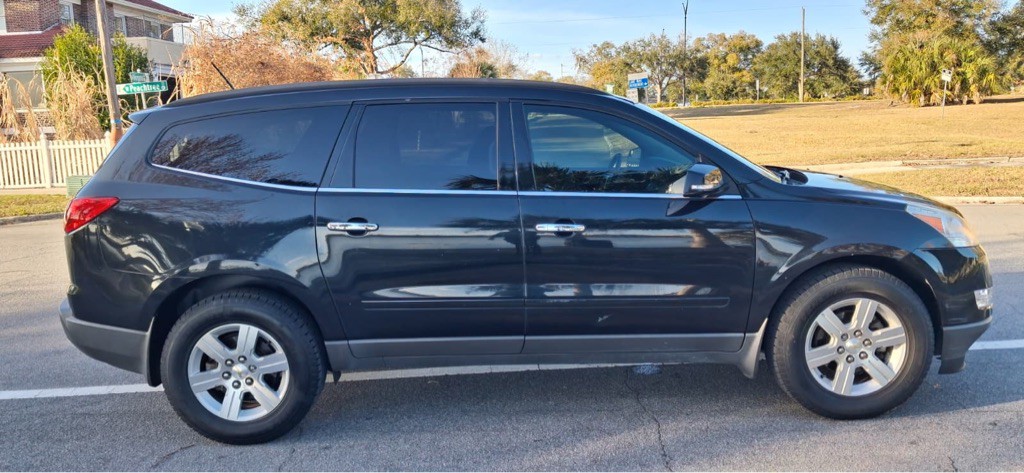 2011 Chevrolet Traverse Image 3
