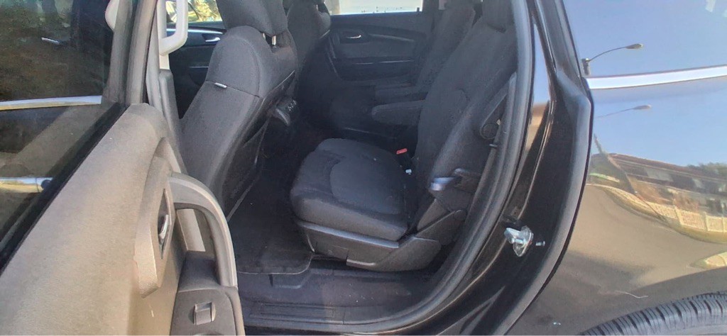 2011 Chevrolet Traverse Image 12