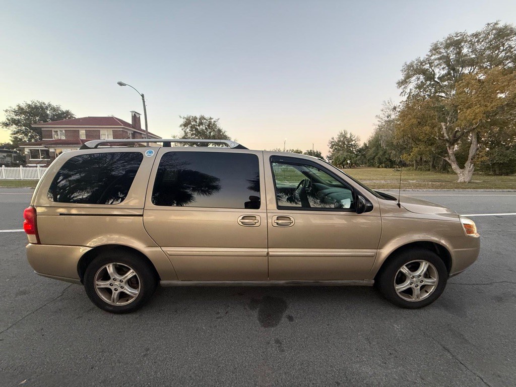 2005 Chevrolet Uplander Image 1