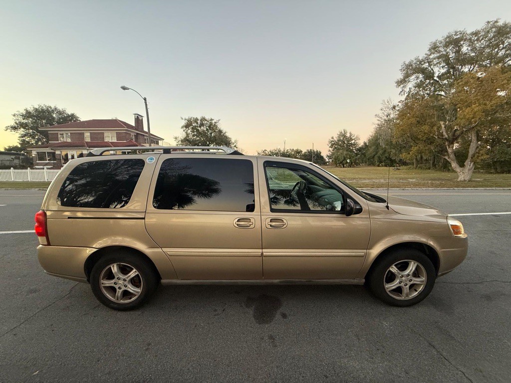 2005 Chevrolet Uplander Image 2
