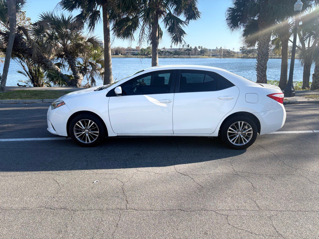 2015 Toyota Corolla Image 1