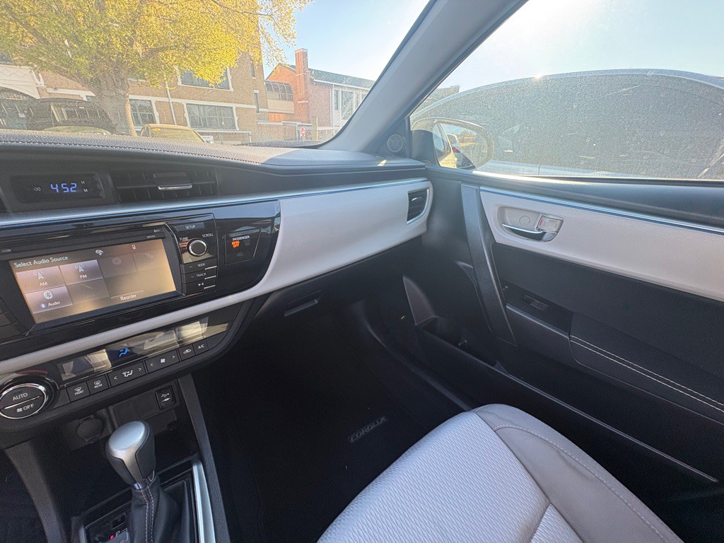 2015 Toyota Corolla Image 12