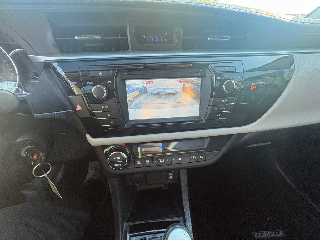 2015 Toyota Corolla Image 17