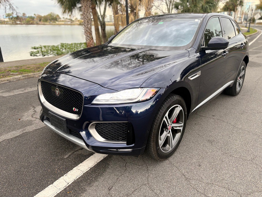 2017 Jaguar F-PACE Image 2