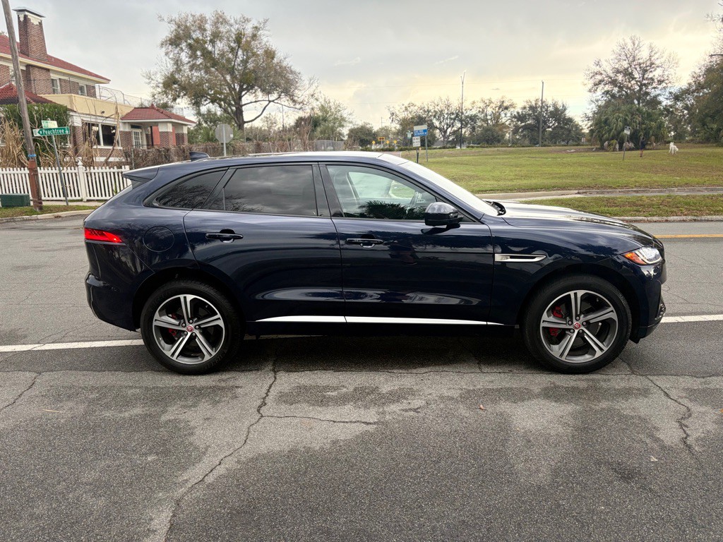 2017 Jaguar F-PACE Image 8