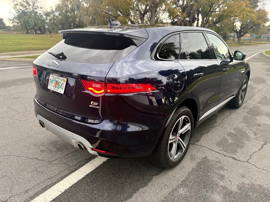 2017 Jaguar F-PACE Image 9