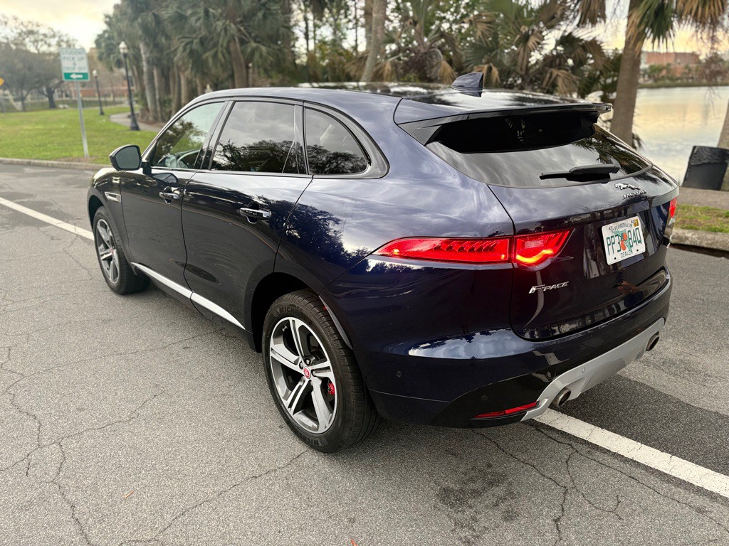 2017 Jaguar F-PACE Image 12