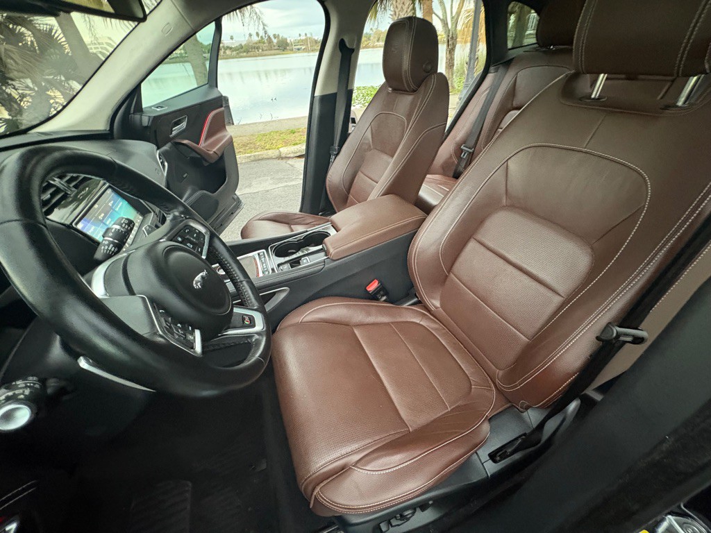 2017 Jaguar F-PACE Image 16