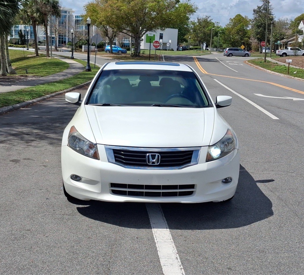 2010 Honda Accord Image 2