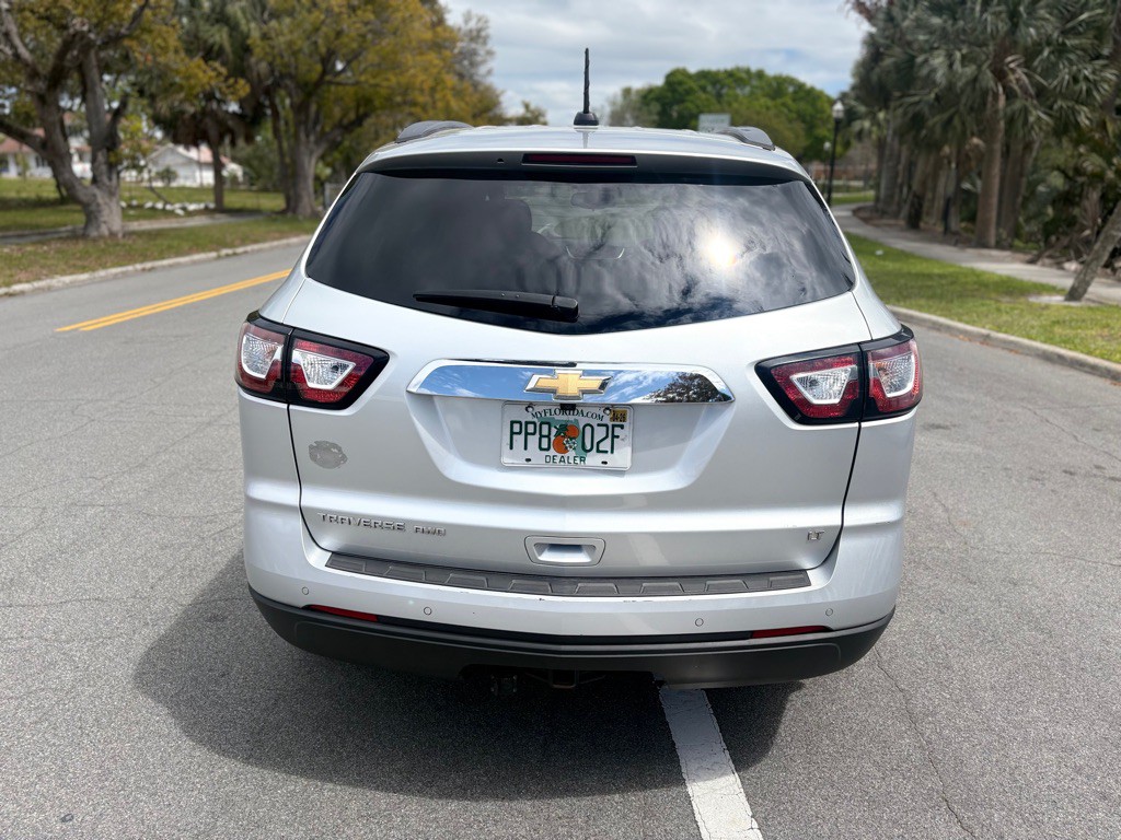 2017 Chevrolet Traverse Image 2