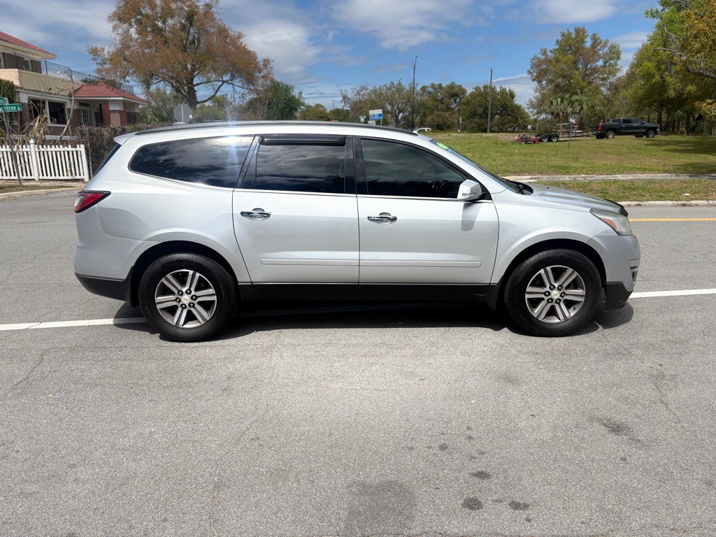 2017 Chevrolet Traverse Image 3