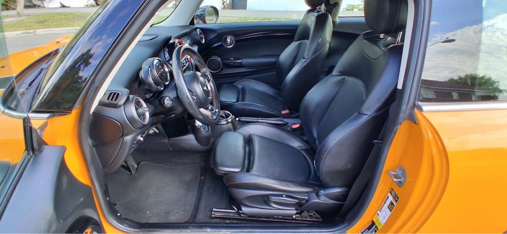 2014 MINI Cooper Image 10