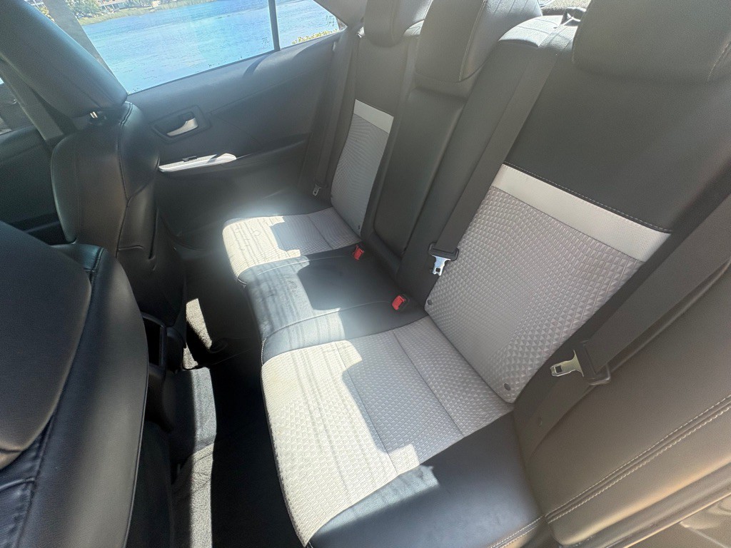 2013 Toyota Camry Image 11