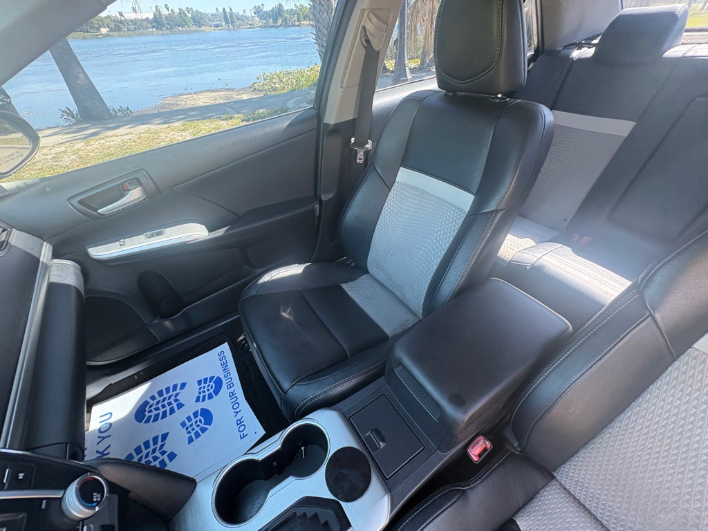 2013 Toyota Camry Image 16