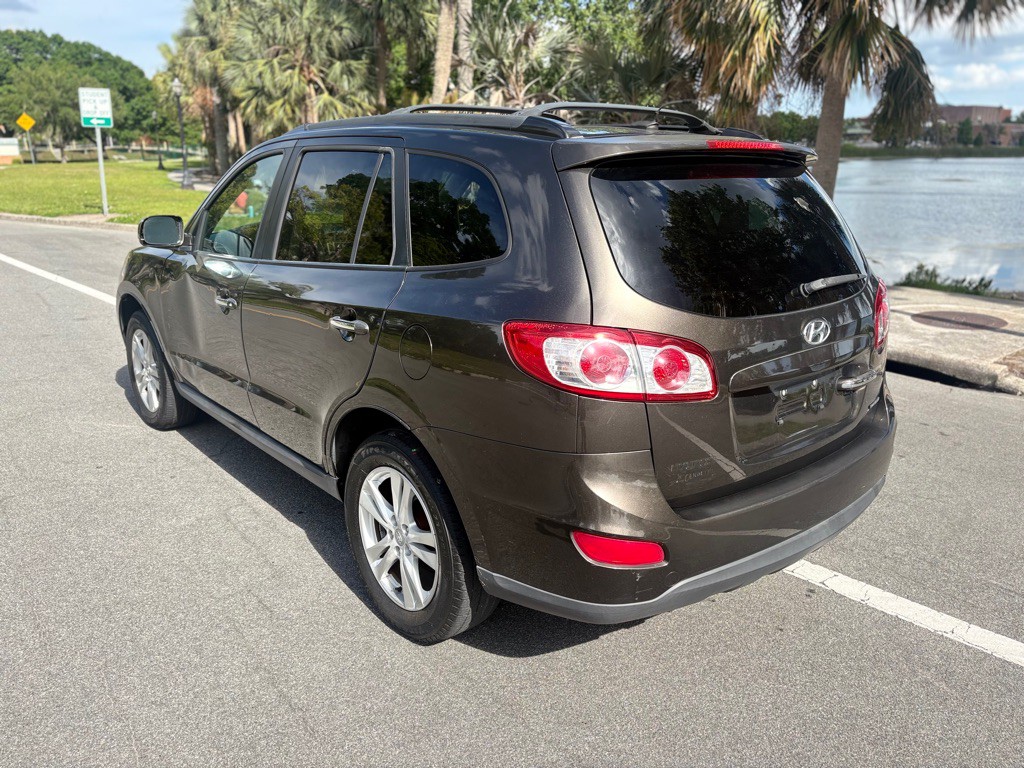 2011 Hyundai Santa Fe Image 9