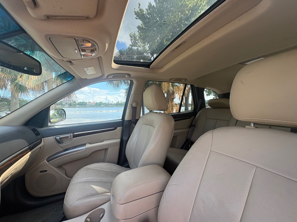 2011 Hyundai Santa Fe Image 16