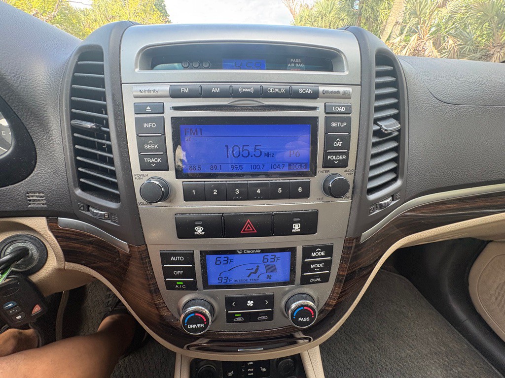 2011 Hyundai Santa Fe Image 17