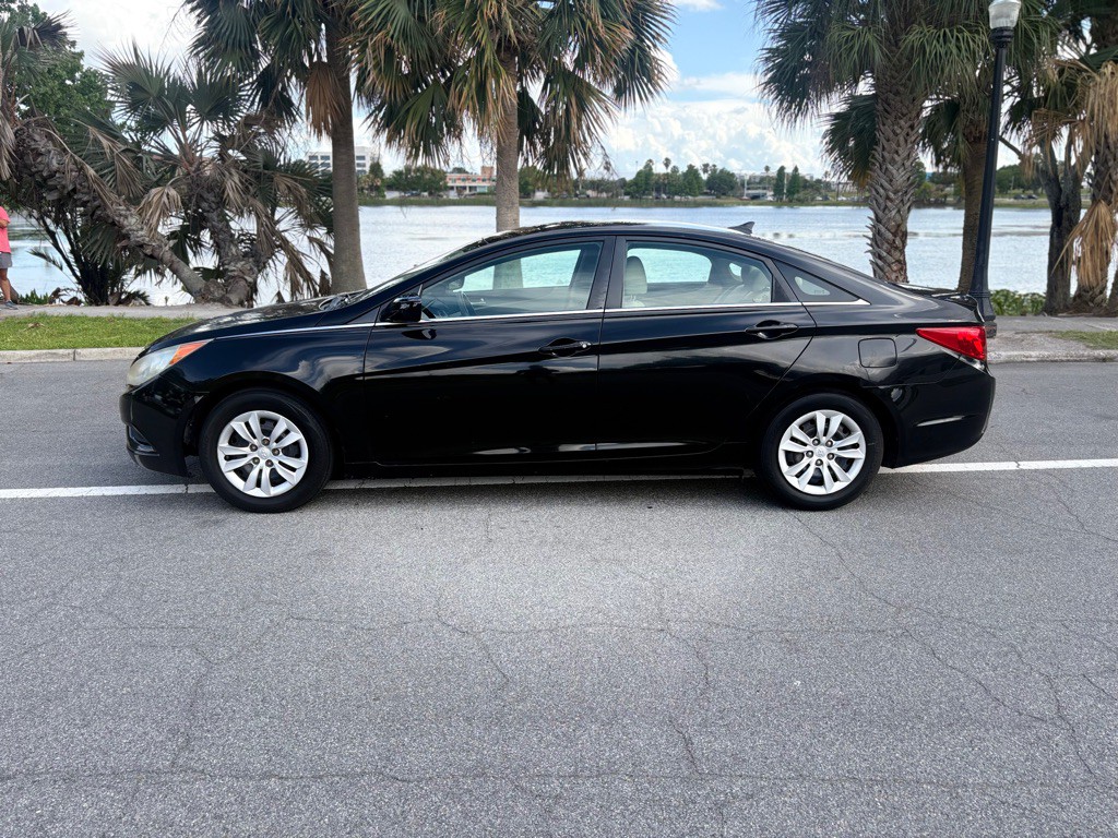 2011 Hyundai Sonata Image 1
