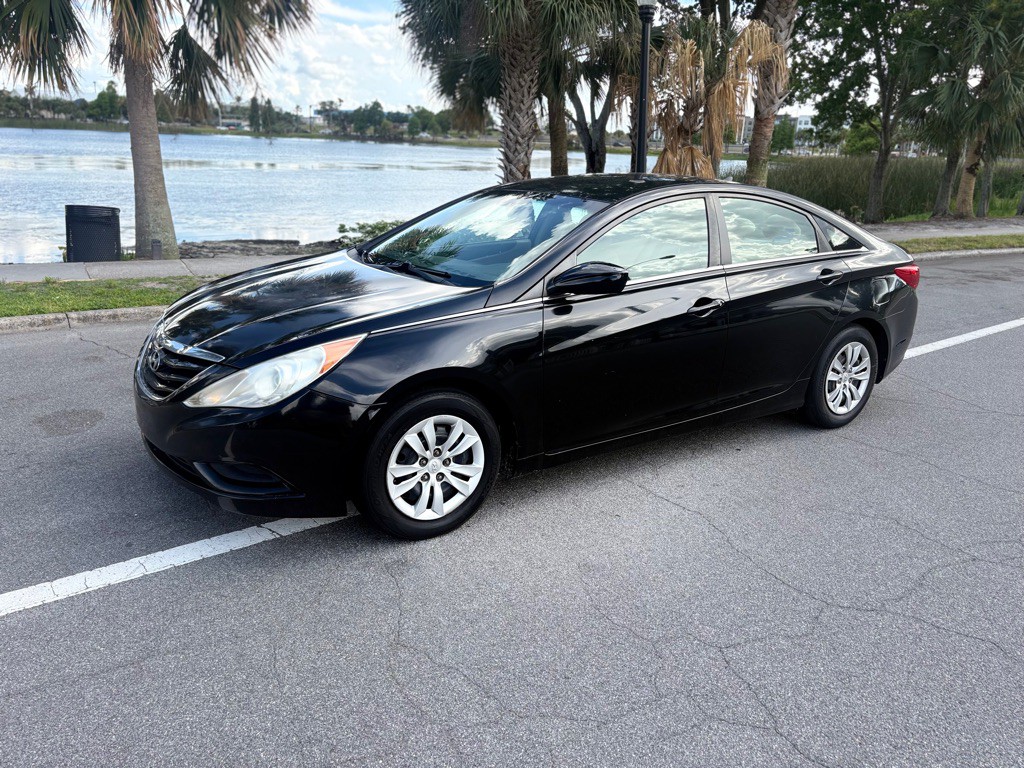2011 Hyundai Sonata Image 2