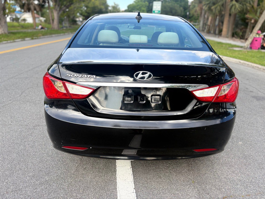 2011 Hyundai Sonata Image 8