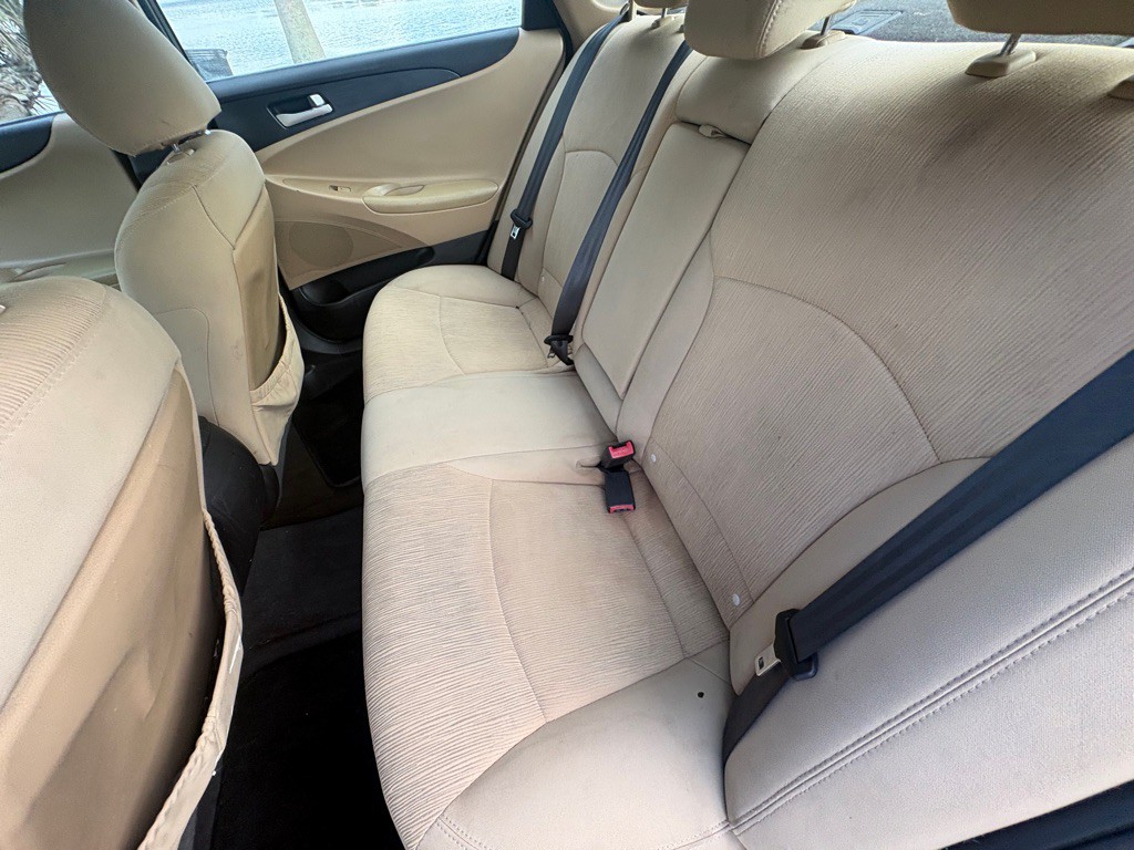 2011 Hyundai Sonata Image 12