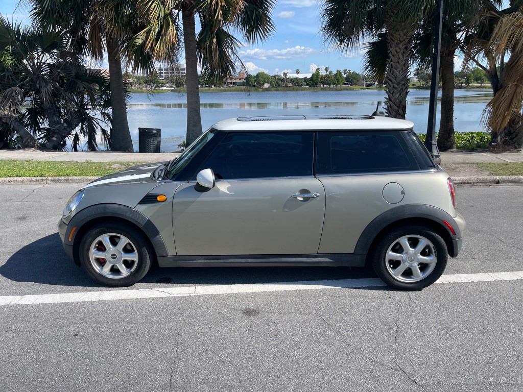 2008 MINI Cooper Image 1
