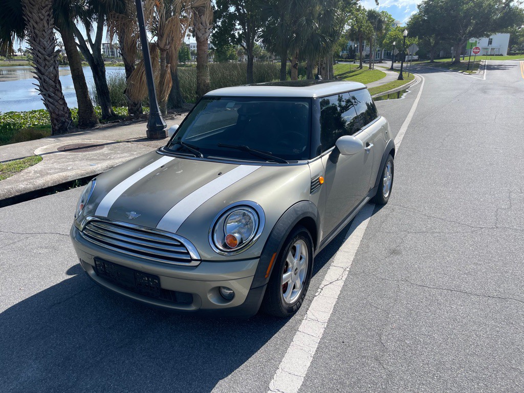 2008 MINI Cooper Image 2