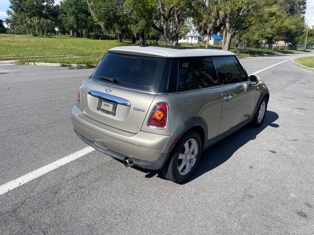 2008 MINI Cooper Image 6