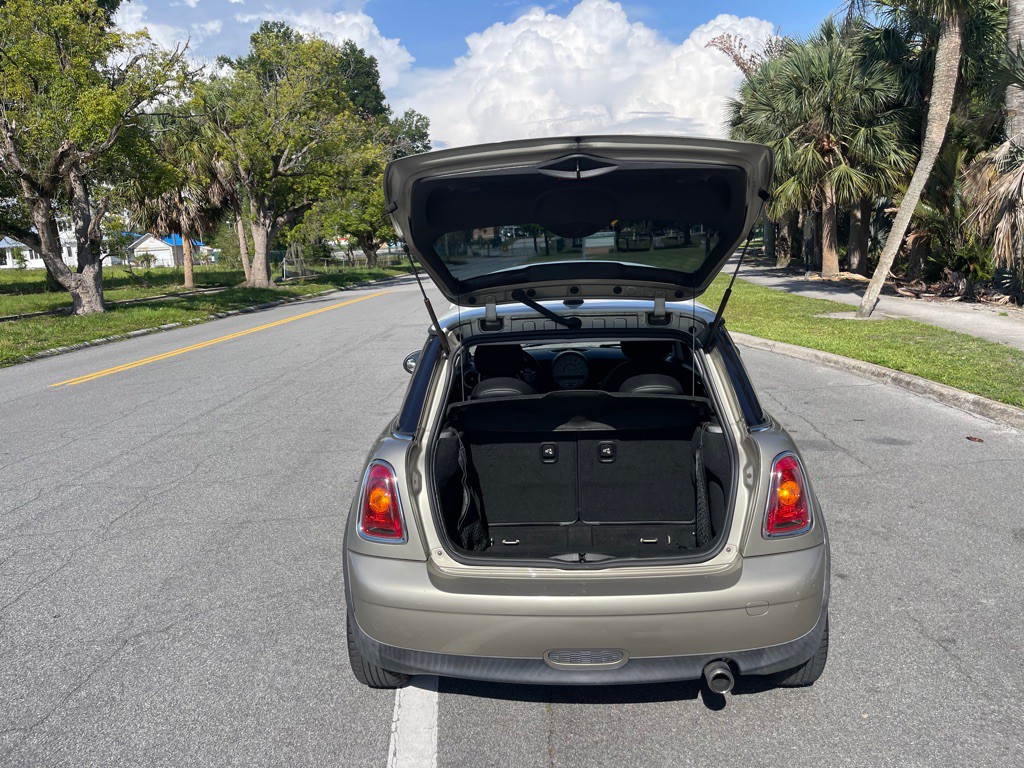 2008 MINI Cooper Image 11