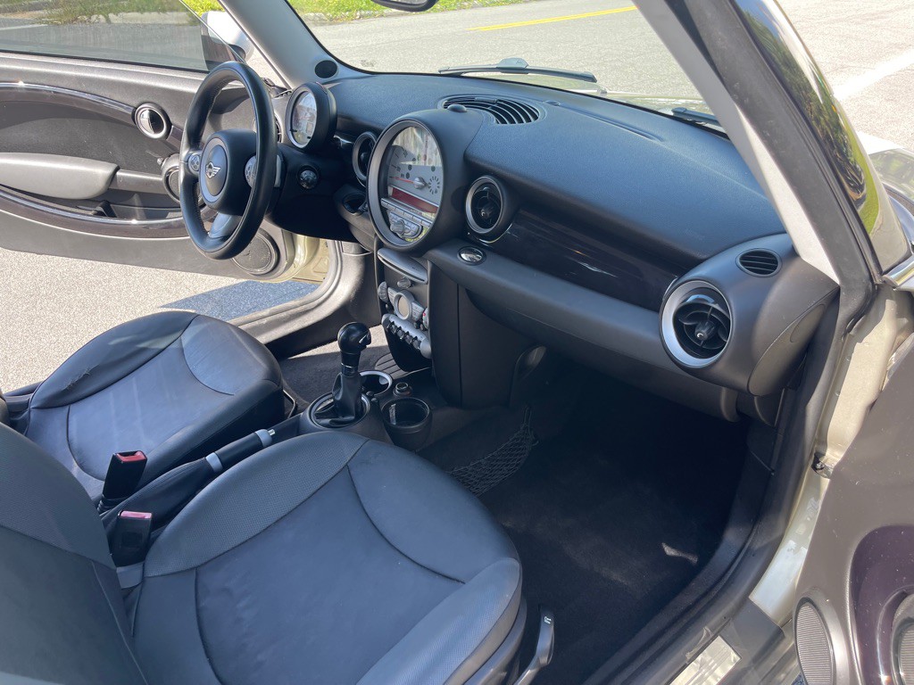 2008 MINI Cooper Image 18