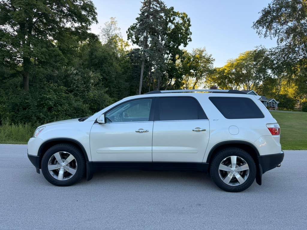 2011 GMC Acadia Image 1