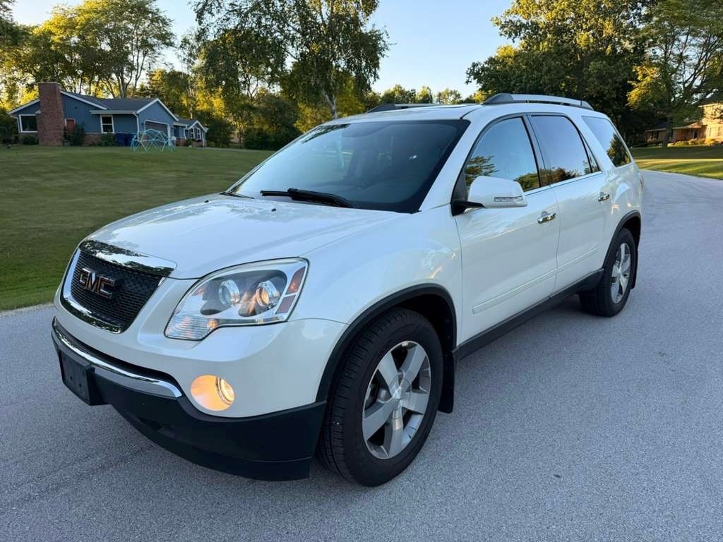2011 GMC Acadia Image 3