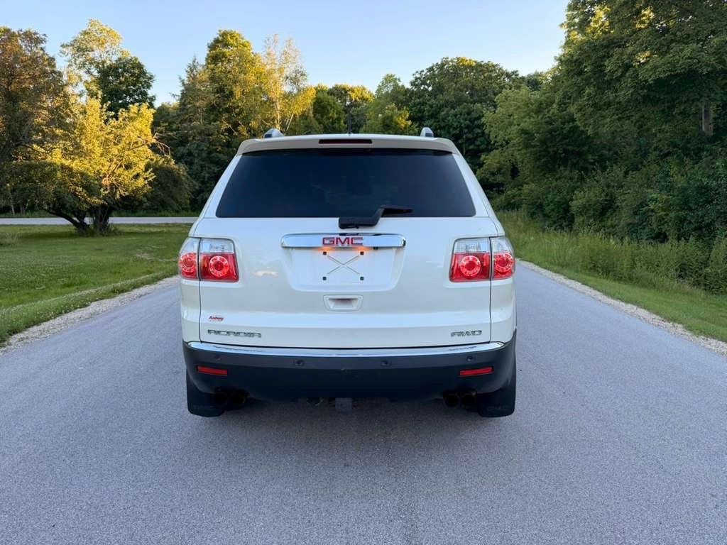 2011 GMC Acadia Image 7