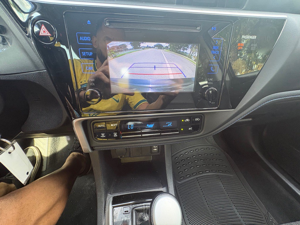 2017 Toyota Corolla Image 18