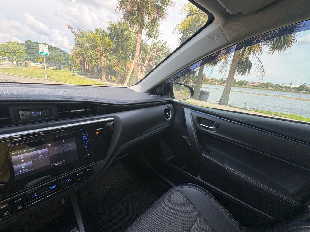 2017 Toyota Corolla Image 19