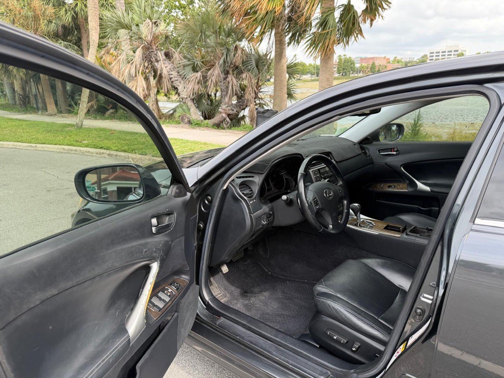 2009 Lexus IS Image 9