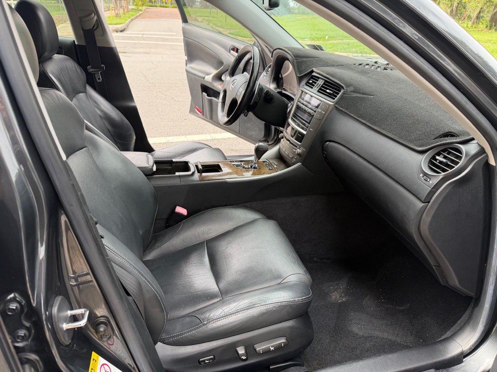2009 Lexus IS Image 12
