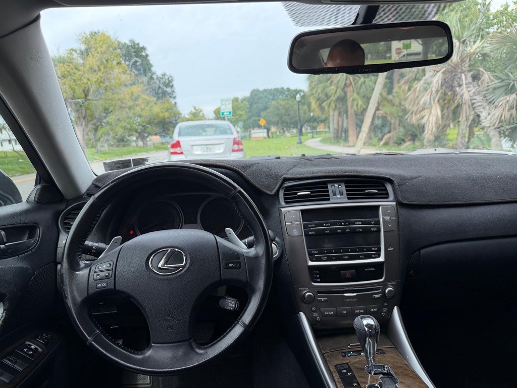2009 Lexus IS Image 13