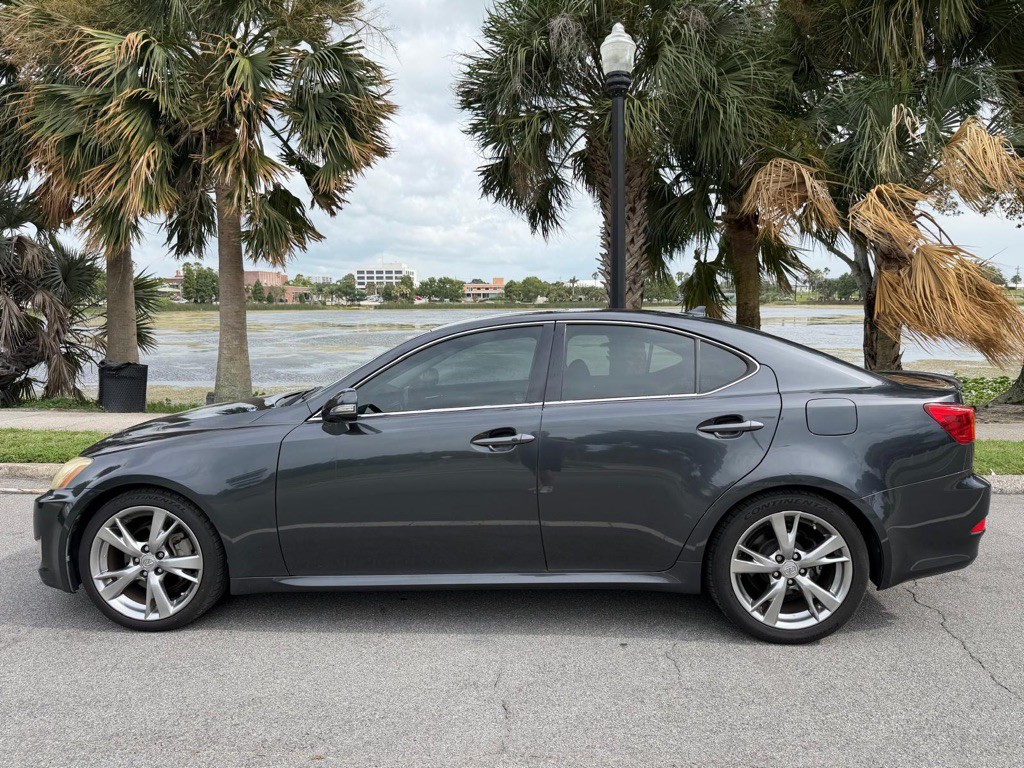 2009 Lexus IS Image 2