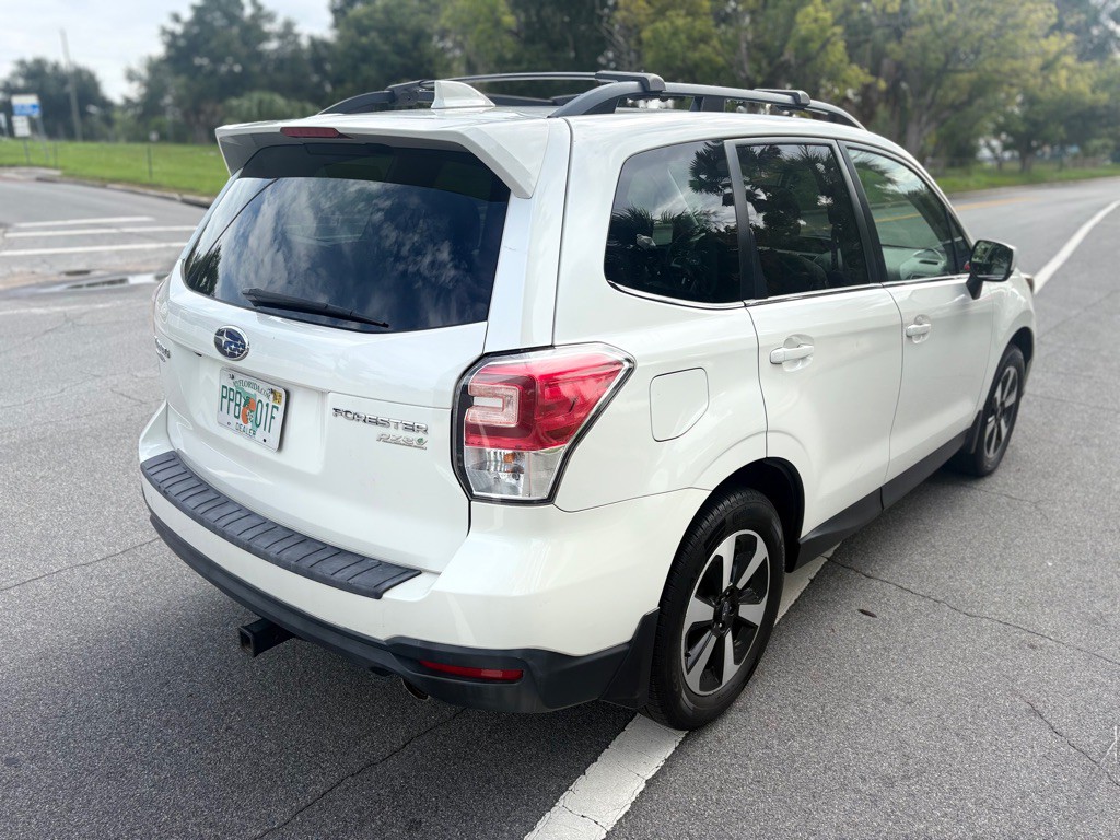 2017 Subaru Forester Image 8