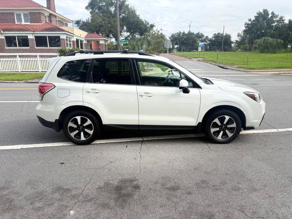 2017 Subaru Forester Image 9