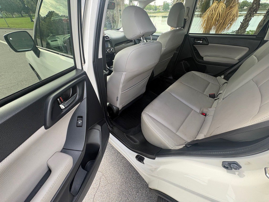 2017 Subaru Forester Image 11