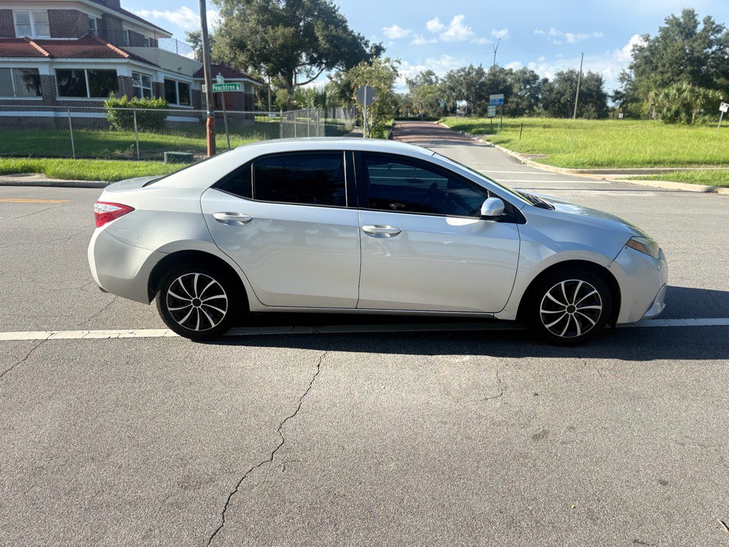 2016 Toyota Corolla Image 8