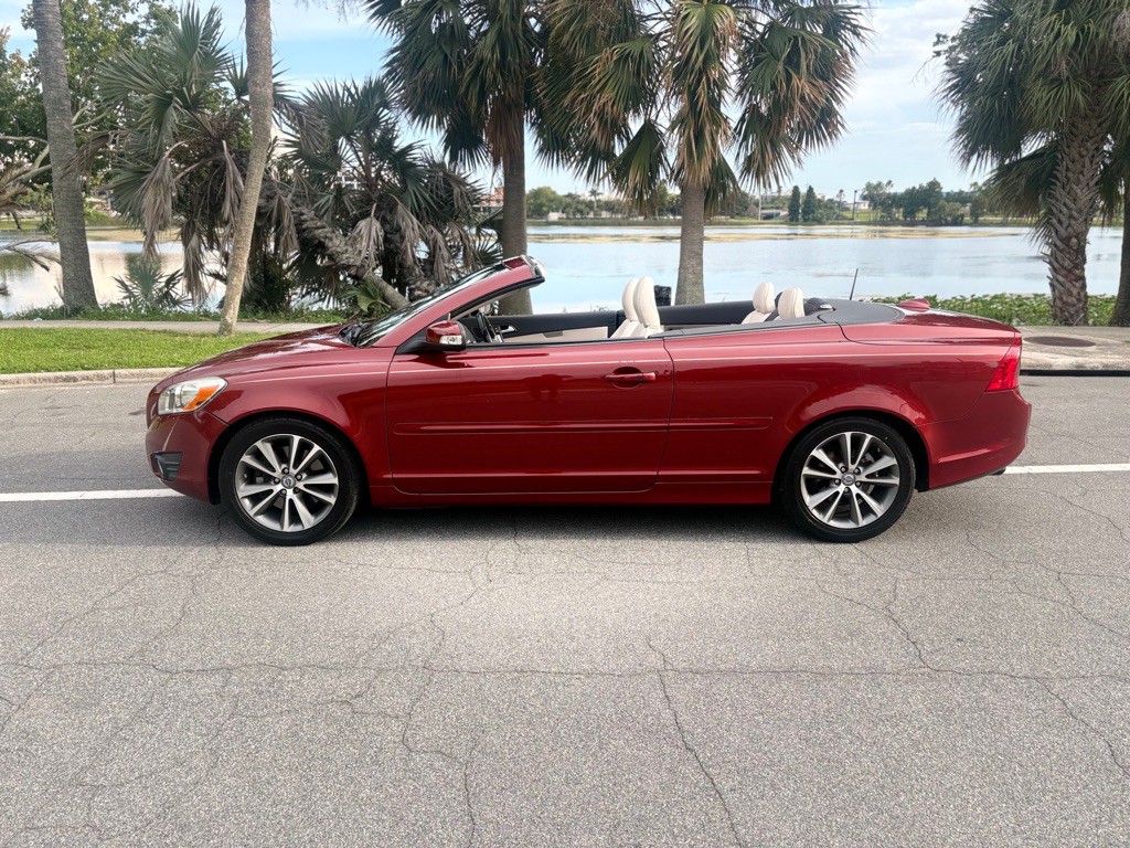 2012 Volvo C70 Image 1