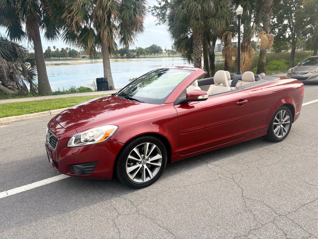 2012 Volvo C70 Image 2