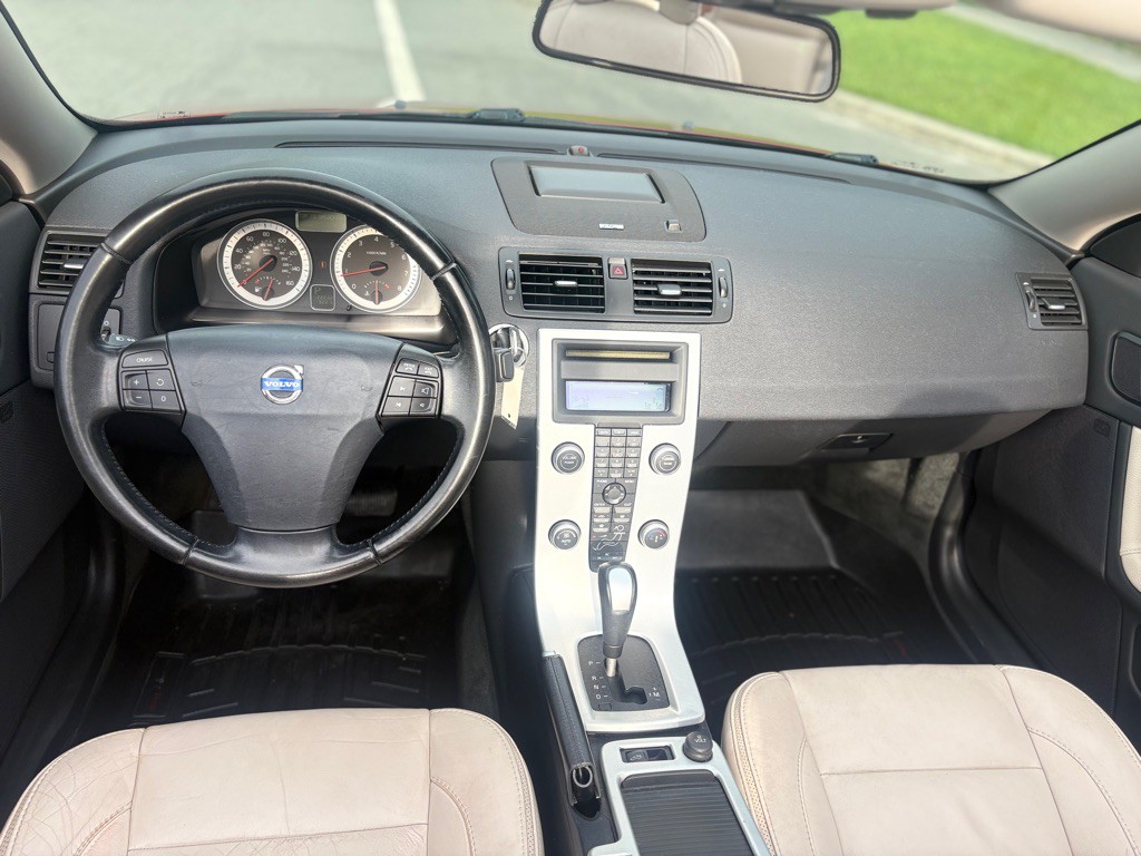 2012 Volvo C70 Image 9